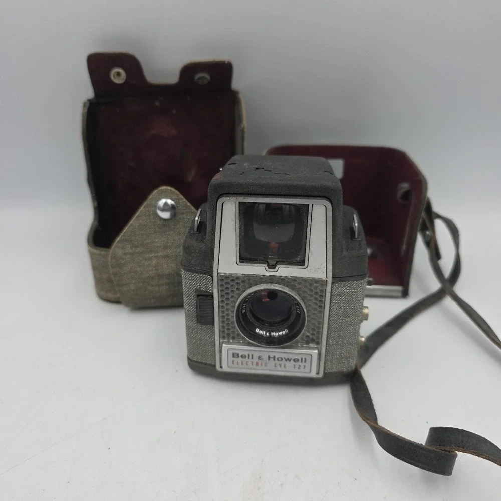 BELL & HOWELL ELECTRIC EYE 127 FILM CAMERA WITH ORIGINAL CASE VINTAGE Untested